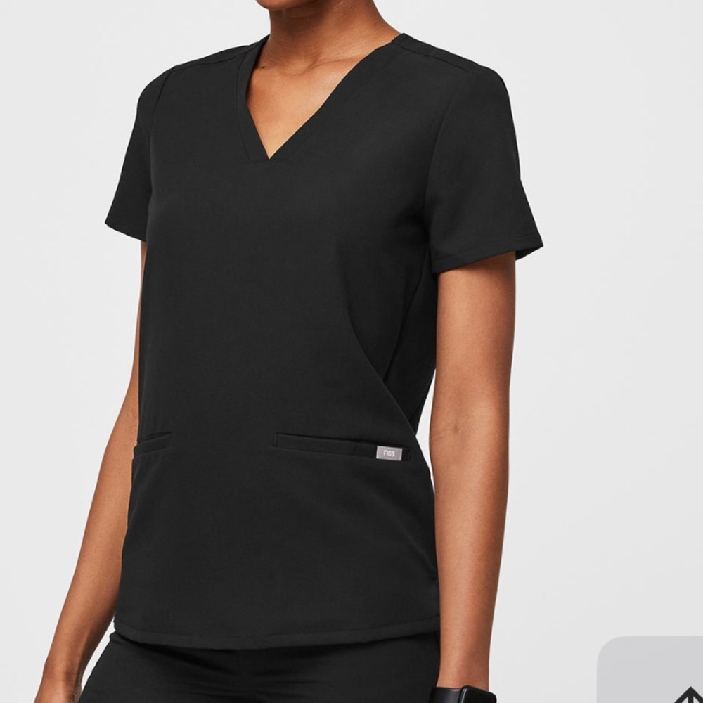 Casma three pocket scrub top